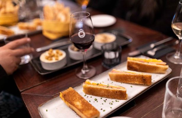 2 Hour Express Paris Centre Food Tour with 4 Tastings & Fine Wine