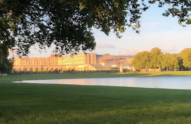 Versailles: Off the Beaten Track Tour with a Local Guide