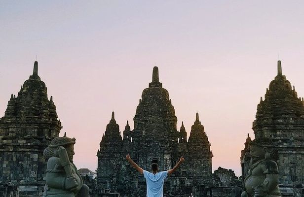 Yogyakarta: Borobudur Merapi Jeep & Pramban Temple One Day Tour