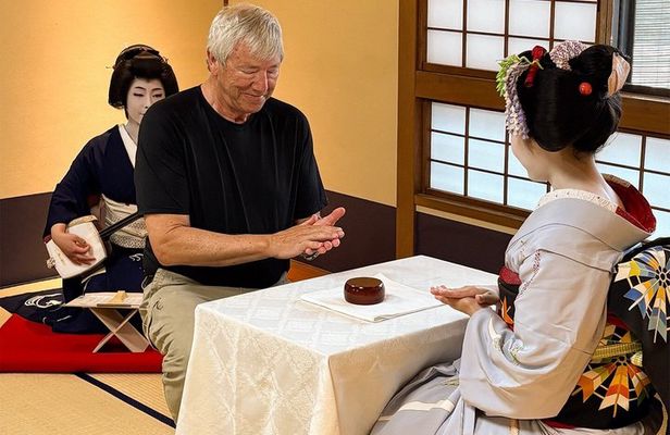 Private Kyoto Geisha and Maiko Lunch with Dance up to 4 Guests