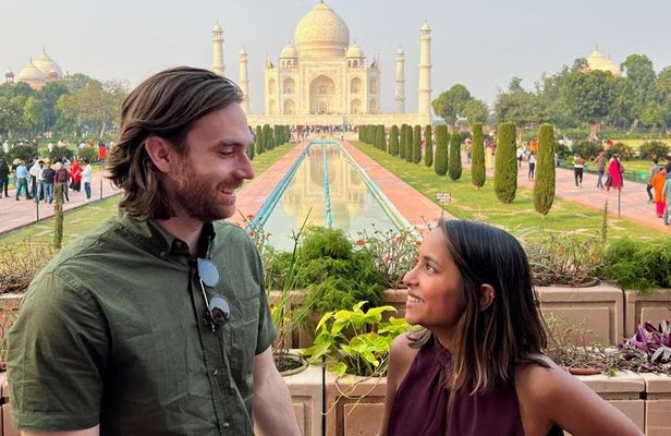 Agra: Skip the Line Taj Mahal and Agra Fort Private Guided Tour