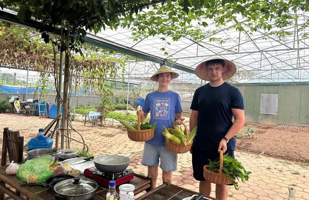 Hanoi Farm-to-Table Cooking Class with Village Cycling