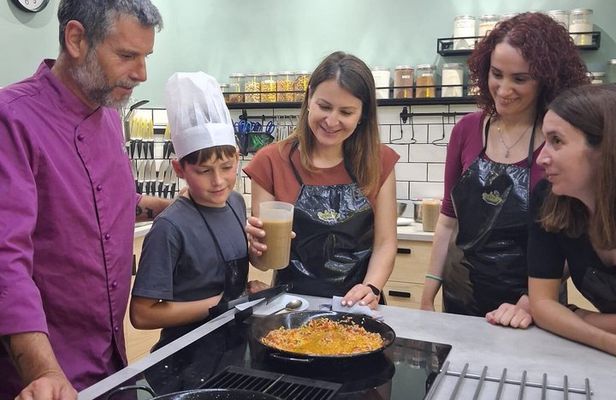 Paella, Tapas and Sangría Cooking Class in Barcelona