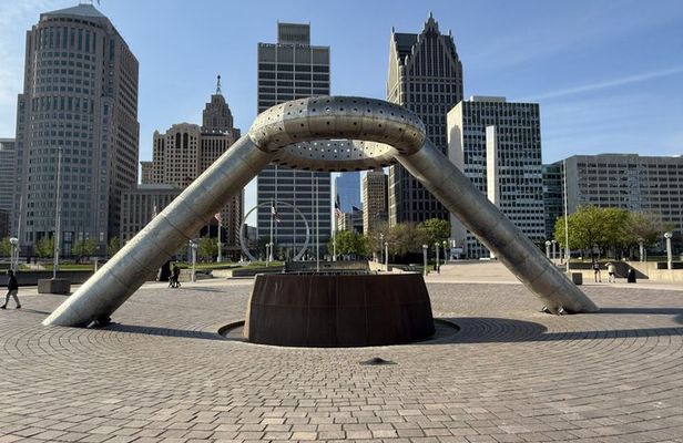 Downtown Detroit Walking Tour with Historic Attractions