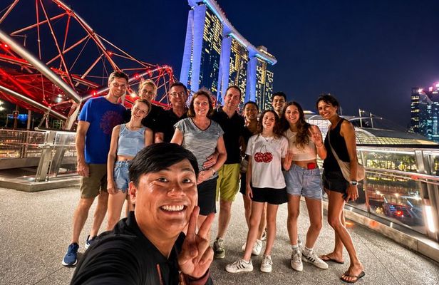 Singapore Marina Bay Night Walking Tour with Light Shows