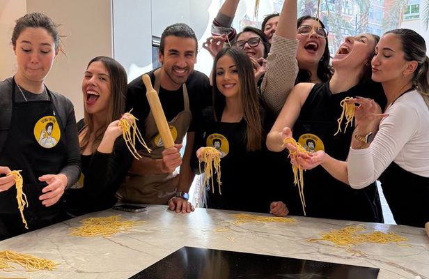 Carbonara Cooking Class in Valencia with an Italian Chef