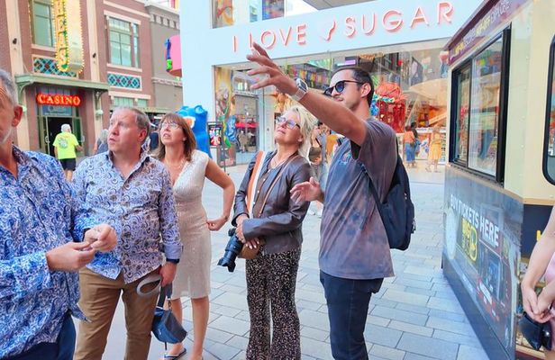 Small Group Vegas Strip Walking Tour with Free Drink