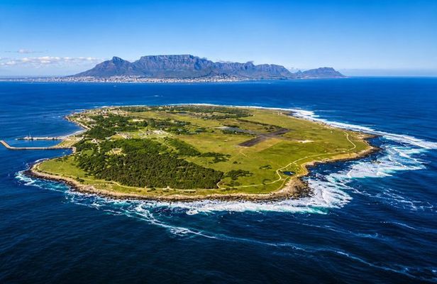 Cape Town: Guided Robben Island and Table Mountain Tour