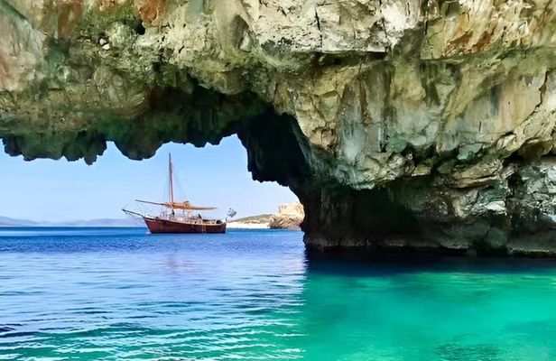Boat Trip to the Pirate Cave & Blue Lagoon