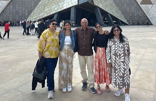 Grand museum Tour with Egyptologist, Lunch & Private Transfers