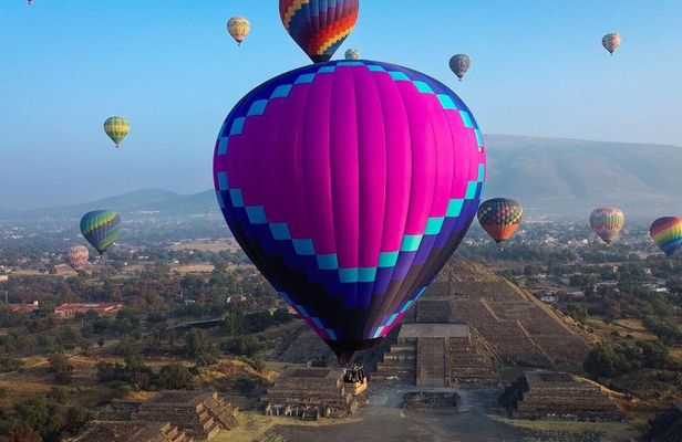 Balloon Flight + Breakfast in a cave + Pick up CDMX + Pyramids