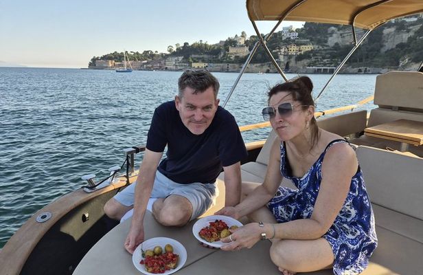 Naples Sunset Boat Tour with Chic Pic Nic Cruise & Prosecco