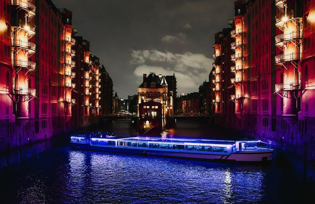 90 minutes Hamburg Evening light tour to the Speicherstadt