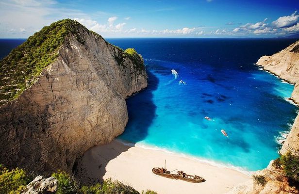 Zakynthos Bus Tour to Shipwreck Viewpoint and Blue Caves