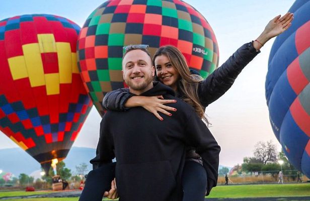 Balloon Flight + Natural Cave Breakfast + Pyramids + Pickup