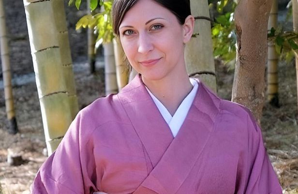 Kimono experience and temple tour in Kamakura
