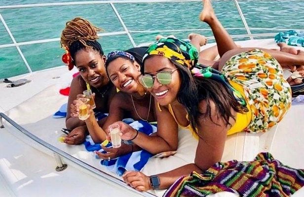 Private 6 Hours Yacht, Cancun to Isla Mujeres
