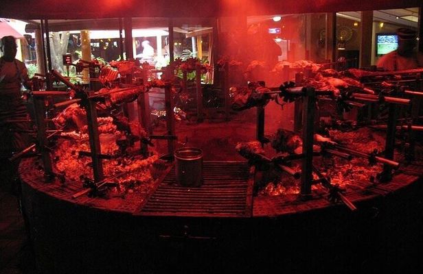 Nairobi Nightlife and Safari Park Hotel Dinner with Pick Up