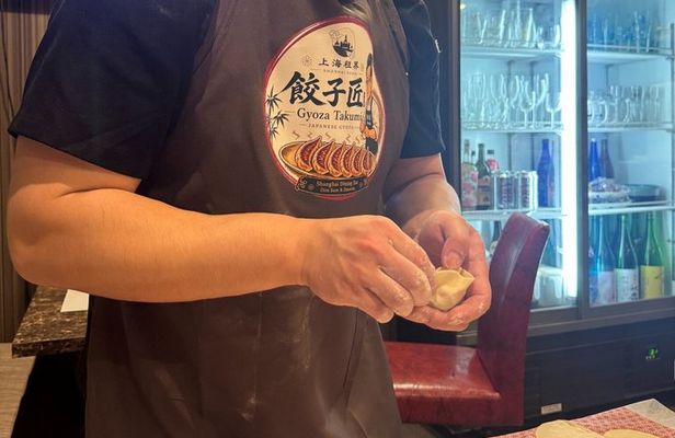 Osaka Make Gyoza from Scratch and Enjoy Japanese Yakisoba