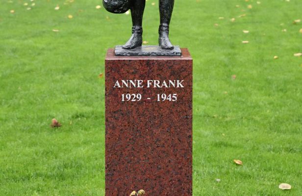 Anne Frank and Jewish Quarter Walking Tour in Amsterdam