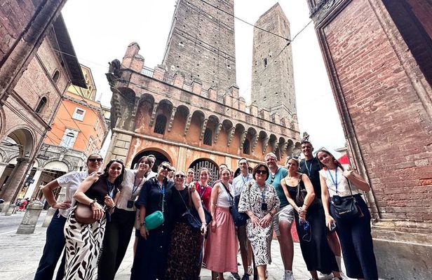 Bologna Team Building City Game and Treasure Hunt