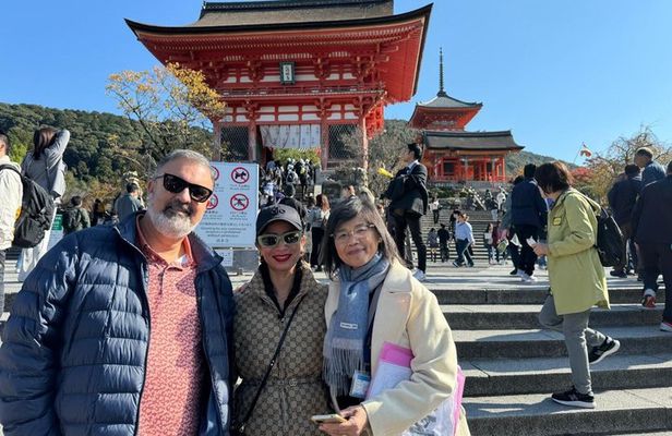 Private Kiyomizu dera Temple & Gion Geisha District 3-hours Tour