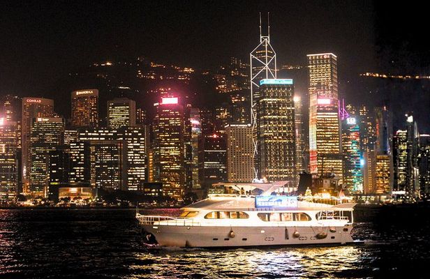 Victoria Harbour Yacht Night Cruise - DREAMER：Tourguide & Photos