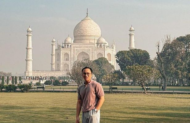Private Sunrise Taj Mahal and Agra Tour All Inclusive From Delhi