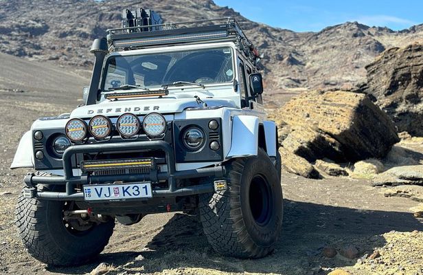 Golden Circle 4x4 Super Jeep Evening Tour: Midnight Sun Adventure