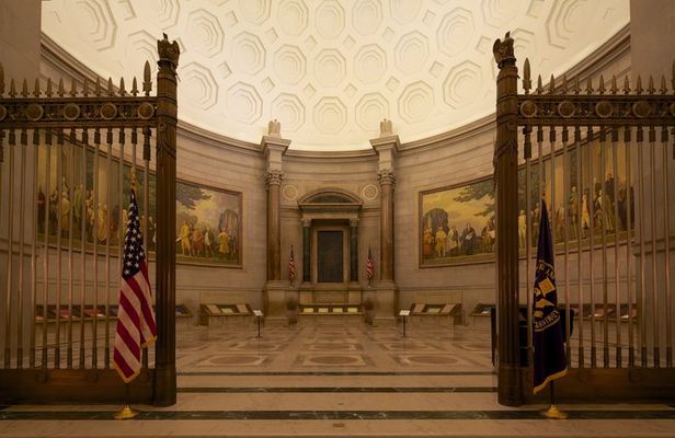 Skip-the-Line National Archives VIP ALL ACCESS Express 1 hr Tour