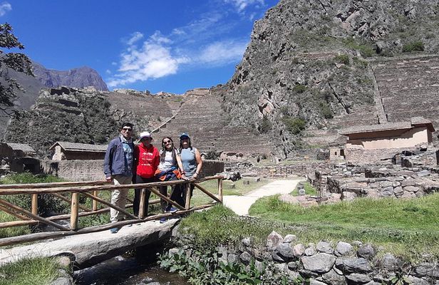 Sacred Valley Road to Machupichu