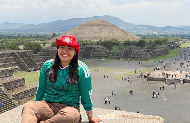 Teotihuacan guided tour Pick up breakfast cave or terrace