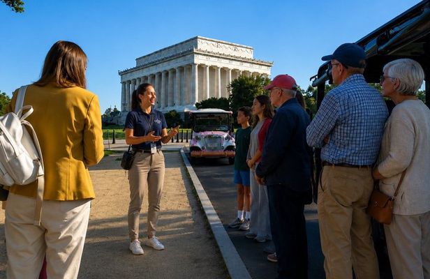 DC: Daytime Small-Group Guided Monuments&Memorials Tour by E-Cart
