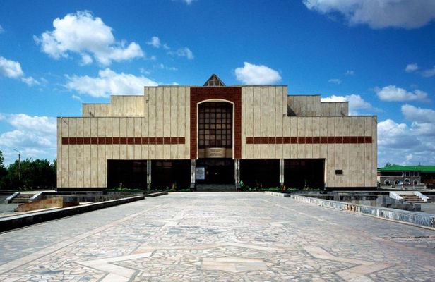 Daytrip from Khiva to Nukus Museum, Mizdakhan and Chilpik Kala