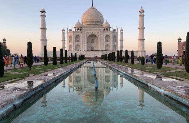 Taj Mahal Day Tour from Hyderabad with Flights and Lunch
