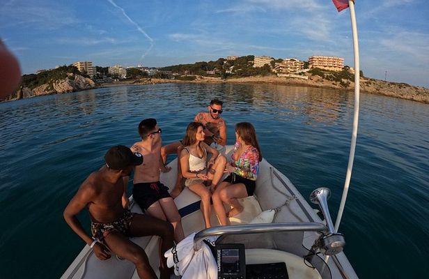Salou Private Tour 2hrs by boat in the Calas