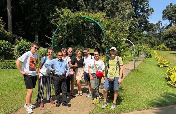 Italian Speaking National Guide in Sri Lanka