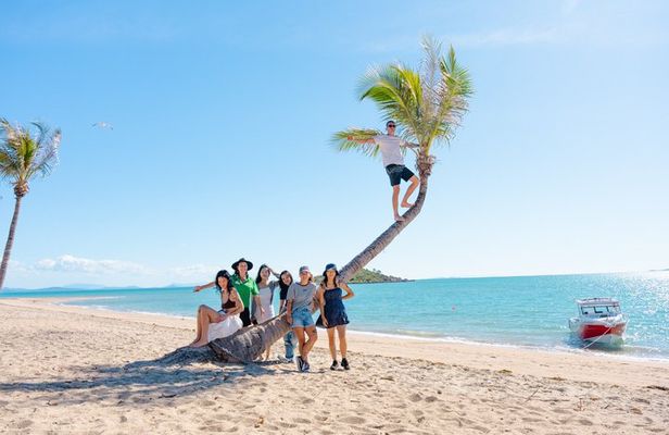 Cape Gloucester Escape Coastal Bars and Beaches Tour
