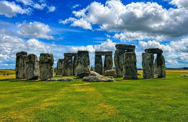 London: Cotswolds, Bath, and Stonehenge Small-Group Day Trip