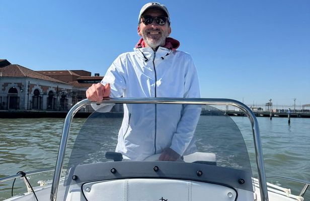 Private boat tour of the Venetian lagoon Murano Burano Torcello