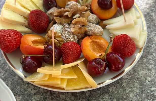 Split History and Gastro Small-Group Tour with Food and Wine