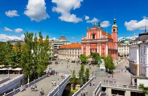 Ljubljana Private City Walking Tour with Hotel Pickup