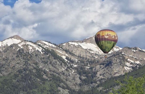 Scenic Hot Air Balloon Rides in Jackson Hole