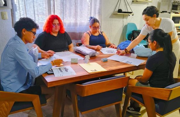 Tissue Workshop with Hands in Cancun