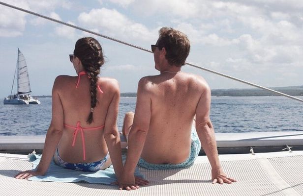 Catamaran Cruise to Île aux Bénitier with BBQ Lunch and Open Bar