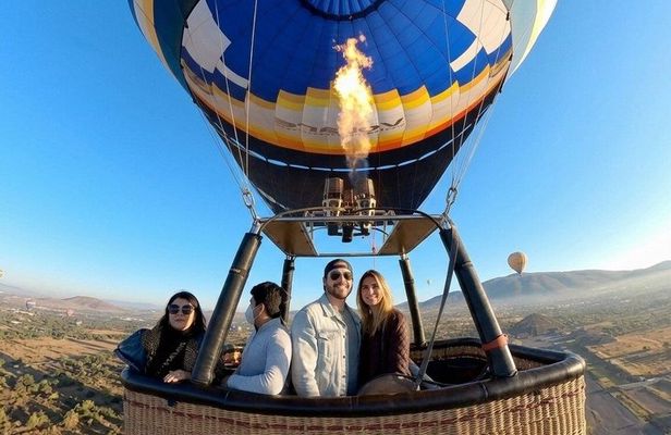 Balloon Ride Over Teotihuacan + Breakfast + Free Time at Pyramids