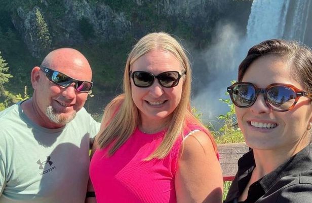 From Seattle to Snoqualmie Falls and Wineries Private Tour