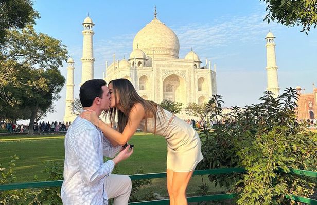 All Inclusive Taj Mahal Sunrise Tour from Delhi by Private Car