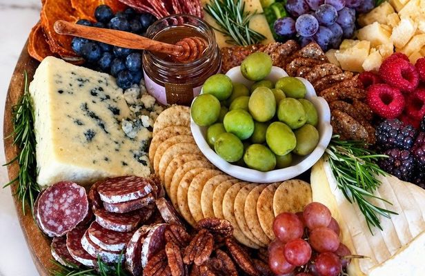 Private boat tour Giardini Naxos Taormina with platter and wine