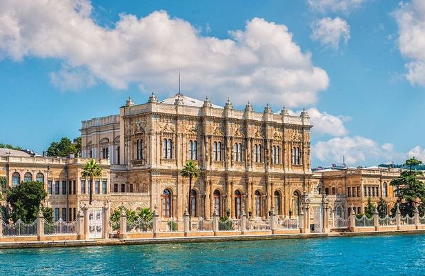 Dolmabahce Palace, Bosphorus Cruise, Balat and Grand Bazaar Tour